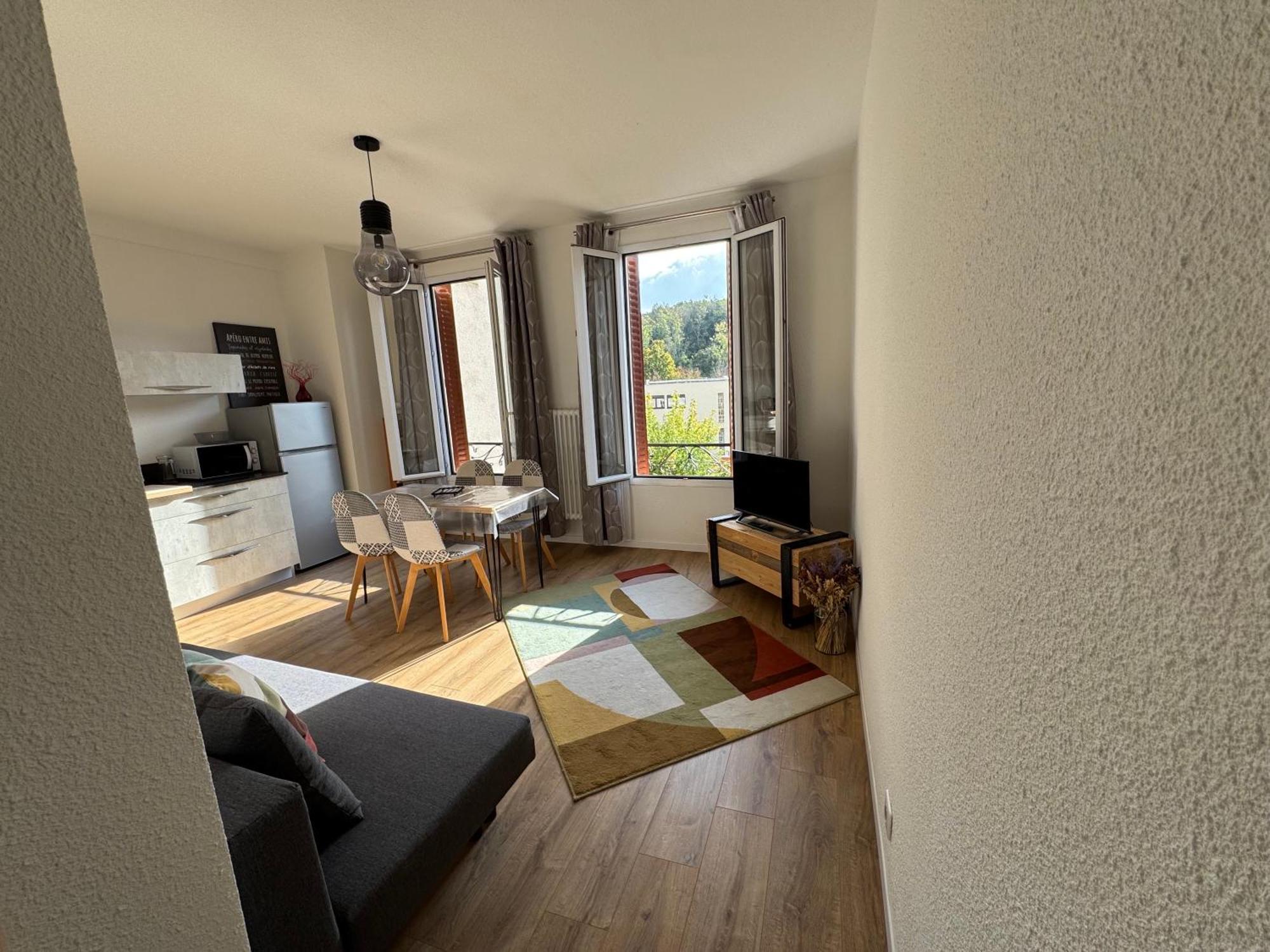Appartement Le Madargue Idealement Place Châtel-Guyon Екстериор снимка
