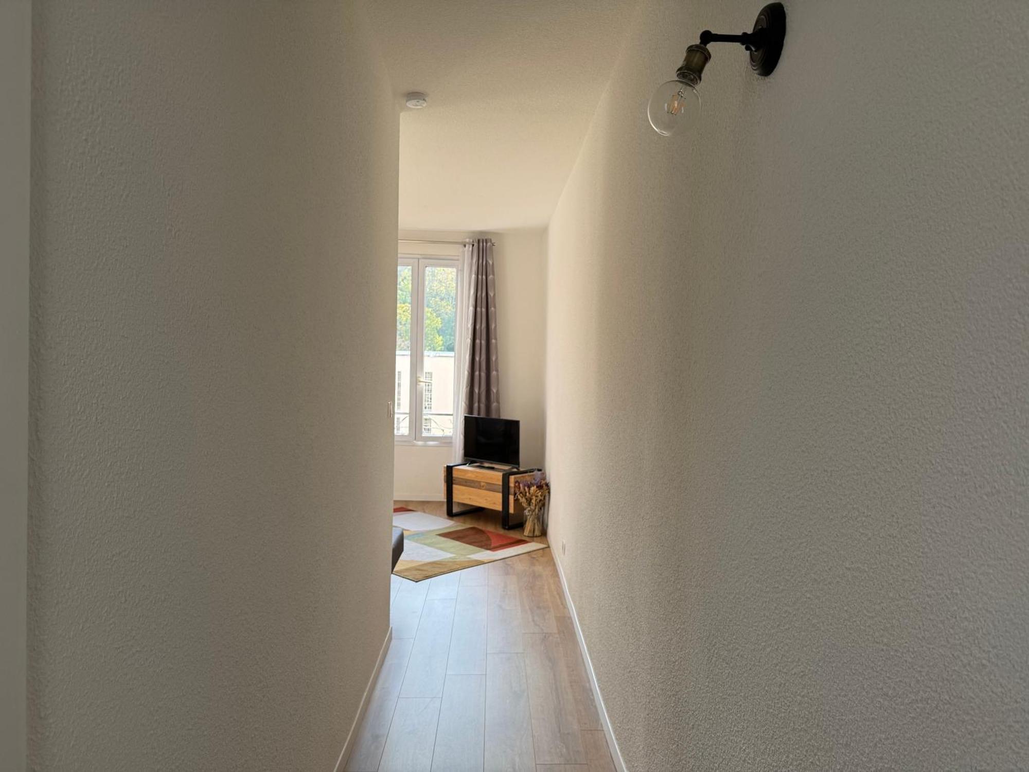 Appartement Le Madargue Idealement Place Châtel-Guyon Екстериор снимка