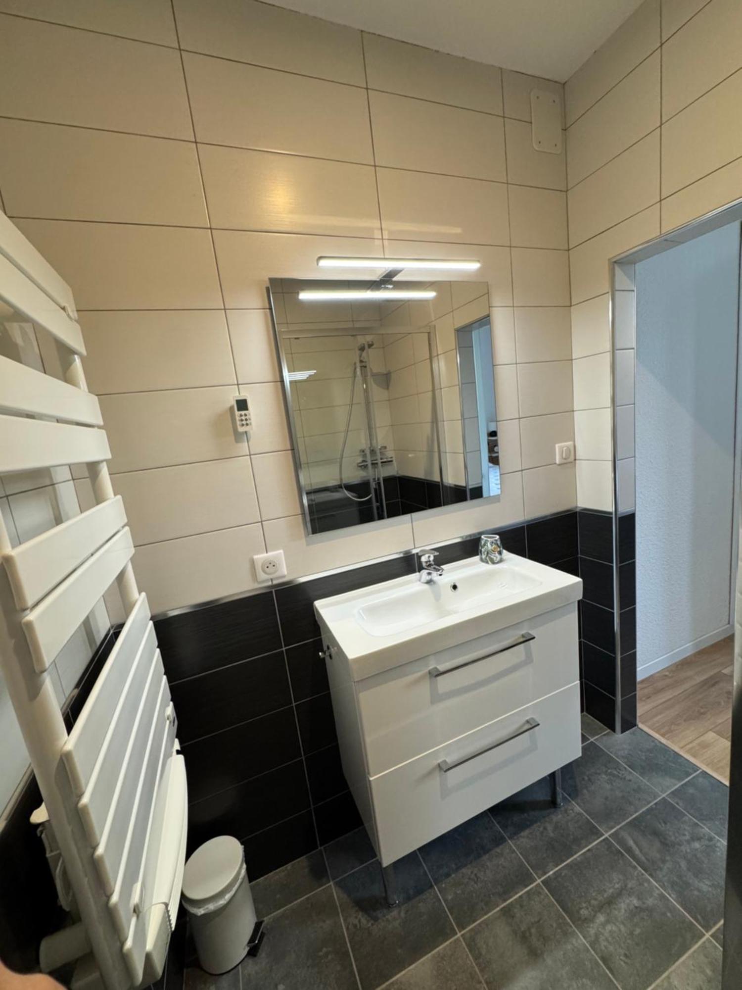 Appartement Le Madargue Idealement Place Châtel-Guyon Екстериор снимка